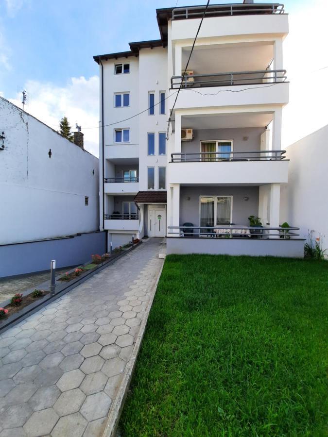 Divizija Lux Apartments Belgrado Buitenkant foto