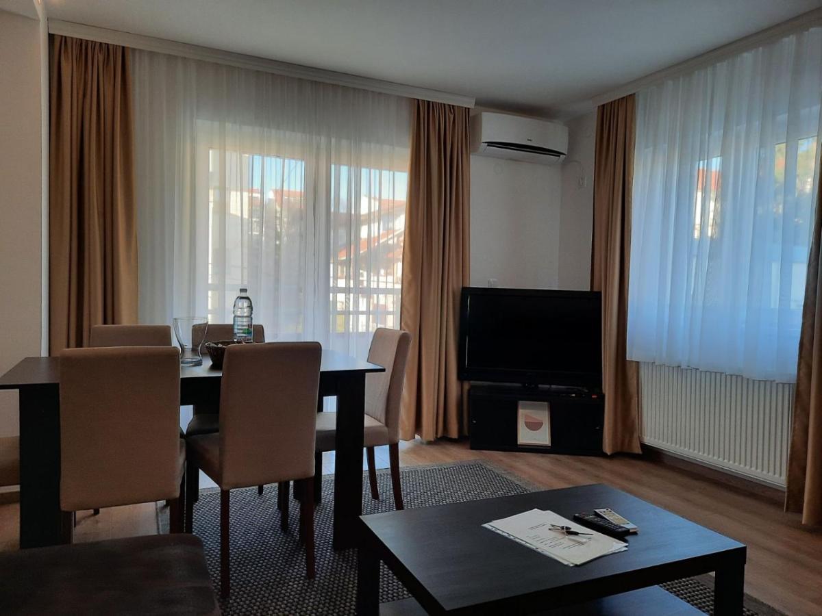Divizija Lux Apartments Belgrado Buitenkant foto