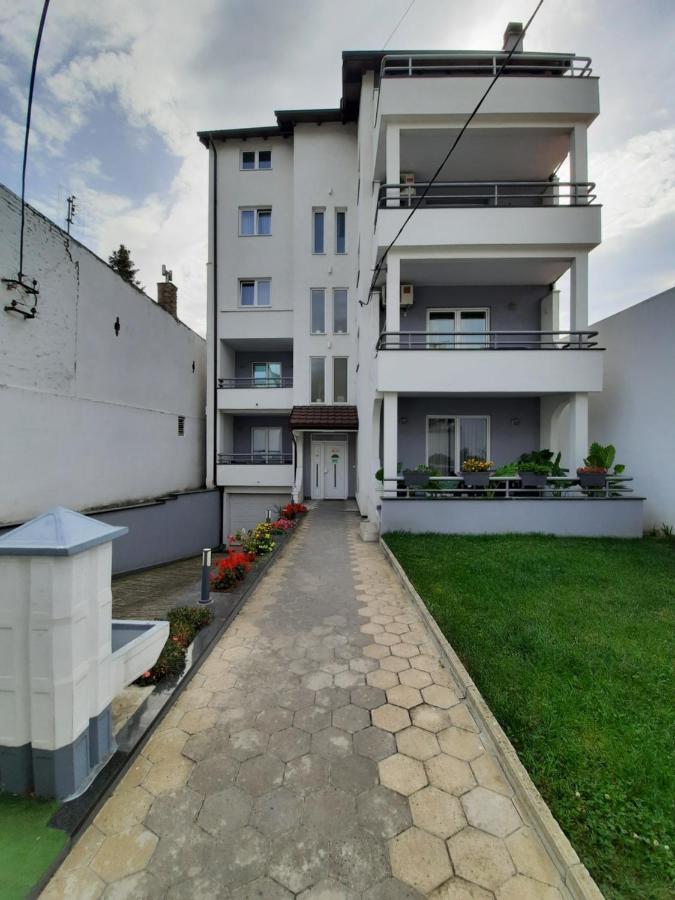 Divizija Lux Apartments Belgrado Buitenkant foto
