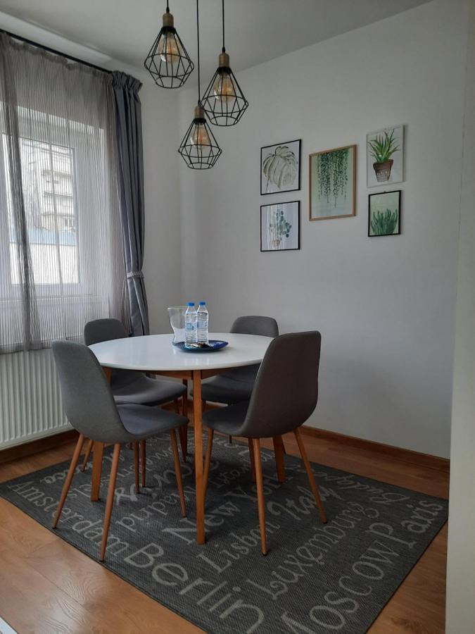 Divizija Lux Apartments Belgrado Buitenkant foto